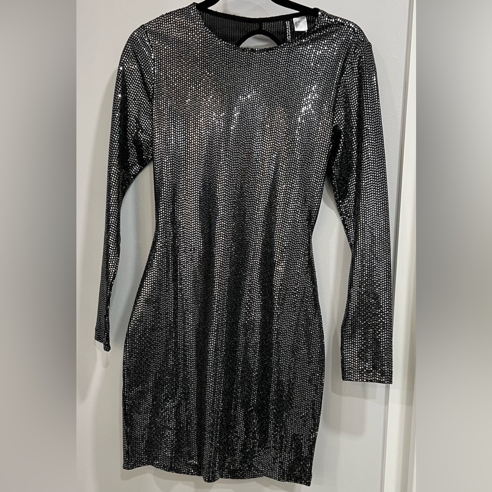 Sparkly Divi size medium, mini dress. Like new.